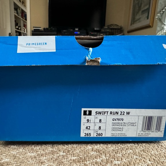 Adidas Swift run 22’s- BRAND NEW, in box. Size 9.5 - Picture 3 of 3